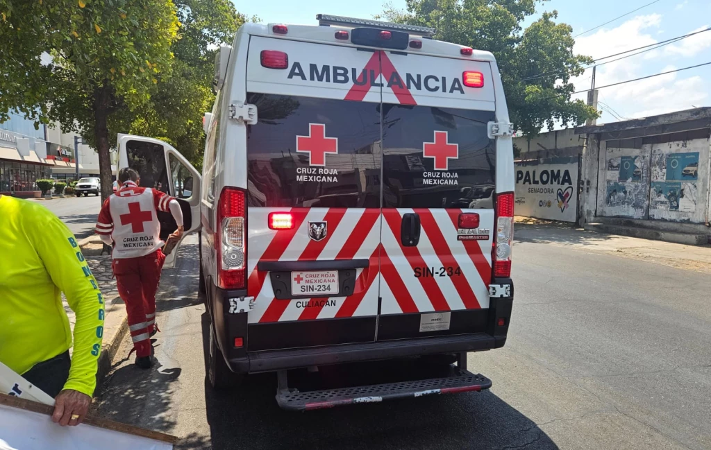 Conductor de automóvil arrolla a adulto mayor en Culiacán