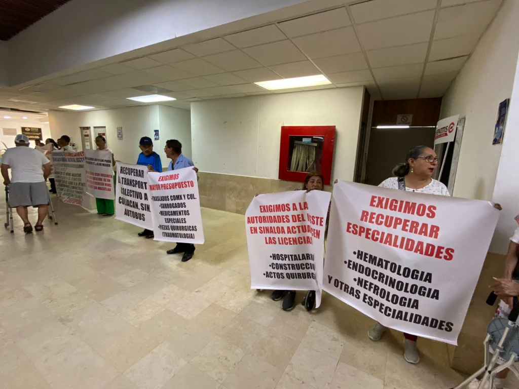 Derechohabientes de ISSSTE Mazatlán se manifiestan y exigen atención de especialidades