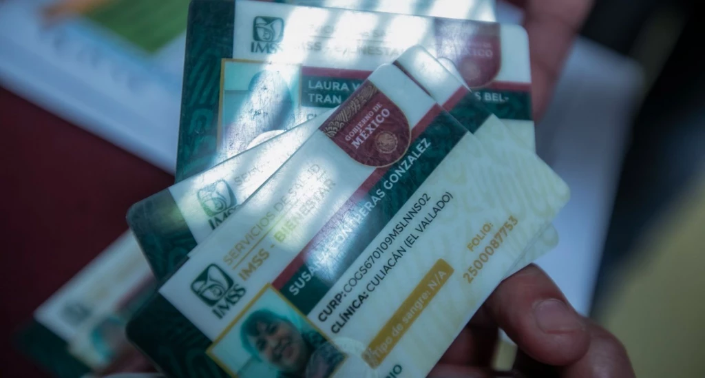 Entregan 21 tarjetas del IMSS Bienestar en Sinaloa