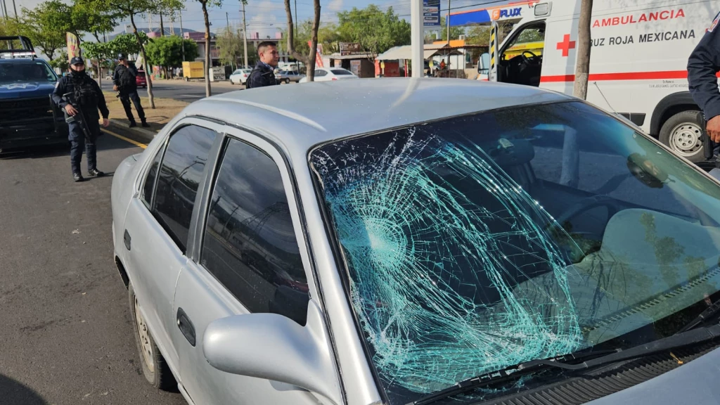 Adulto mayor resulta con fractura de pierna tras ser arrollado por vehículo en Culiacán