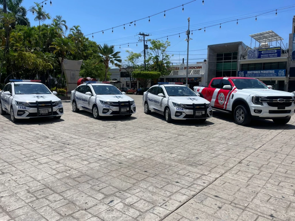 Fortalecen a Tránsito Municipal con la entrega de 10 nuevas patrullas en Mazatlán
