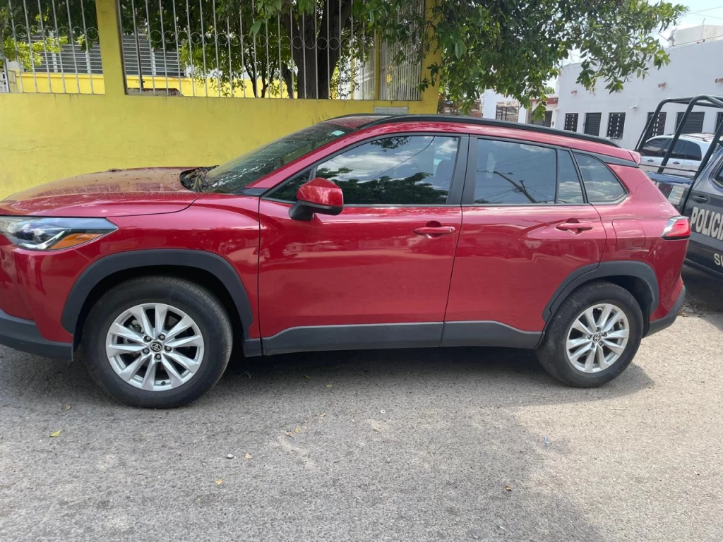 Policías Estatales recuperan camioneta con reporte de robo en Culiacán