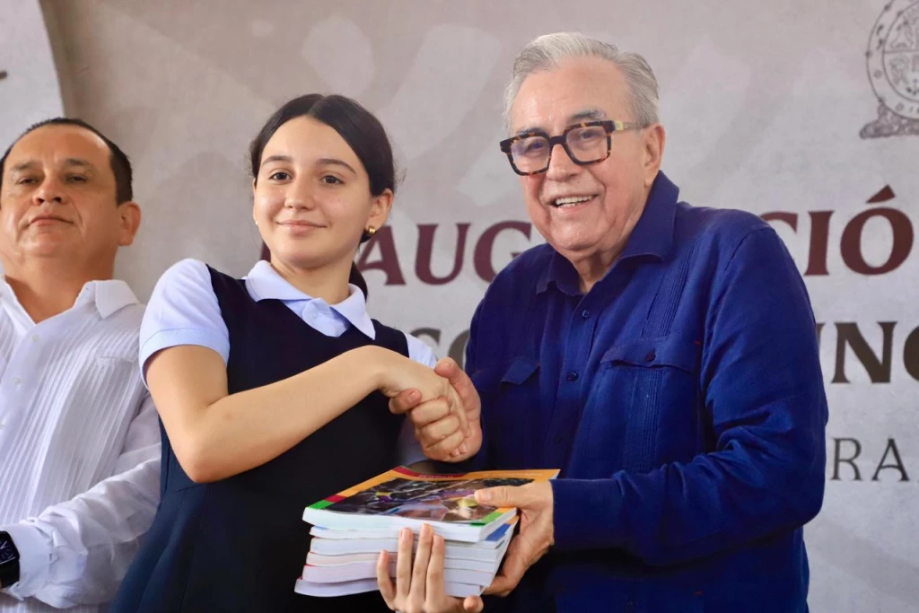 Rubén Rocha puso en marcha el ciclo escolar 2024-2025