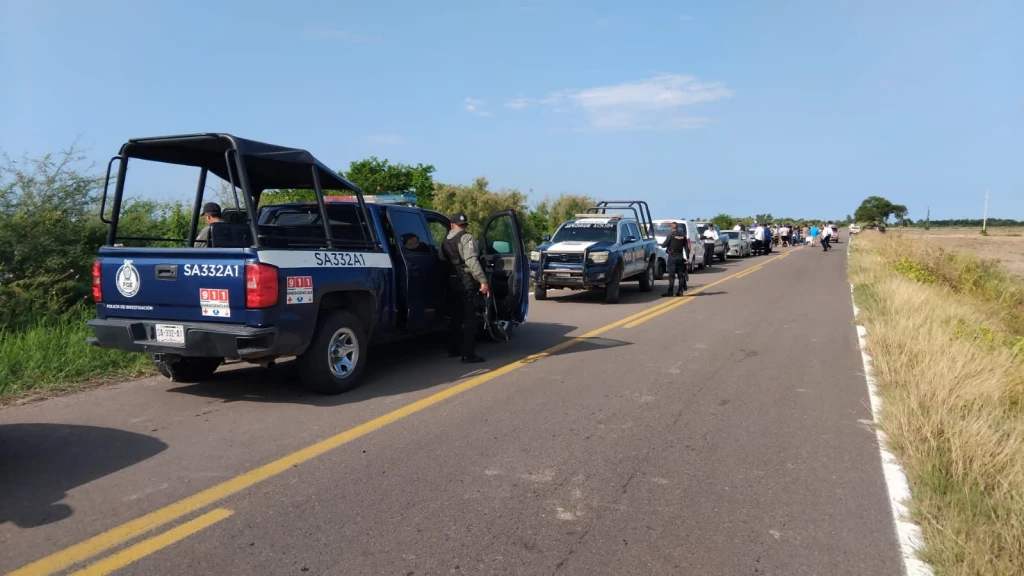 Tras volcarse en automóvil de manera aparatosa, hombre muere en Navolato