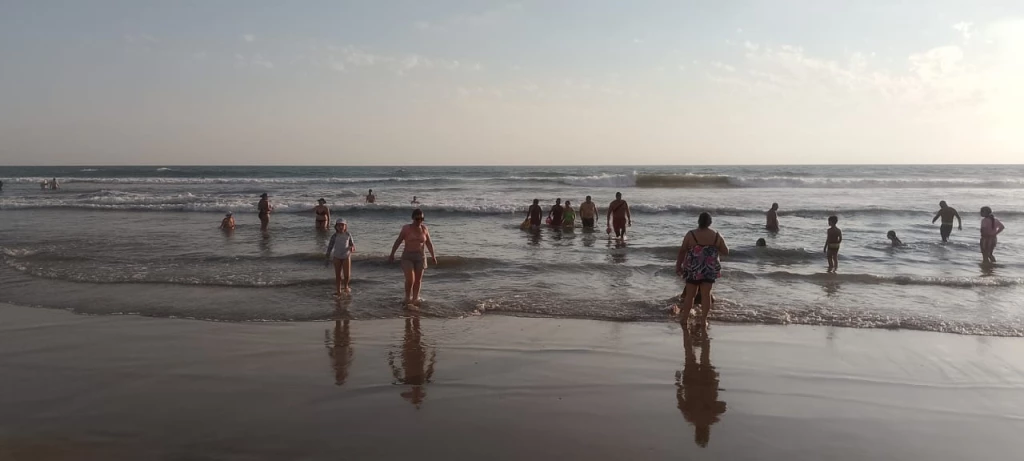 Tres personas son rescatadas de ahogarse en el mar este domingo en Mazatlán