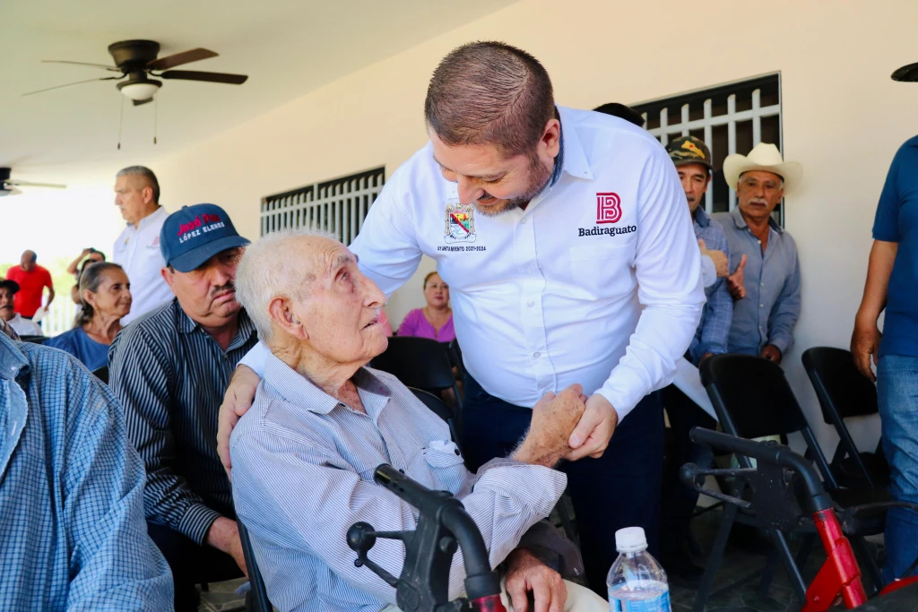 Productores y ganaderos de Badiraguato reciben semilla de frijol para sembrar