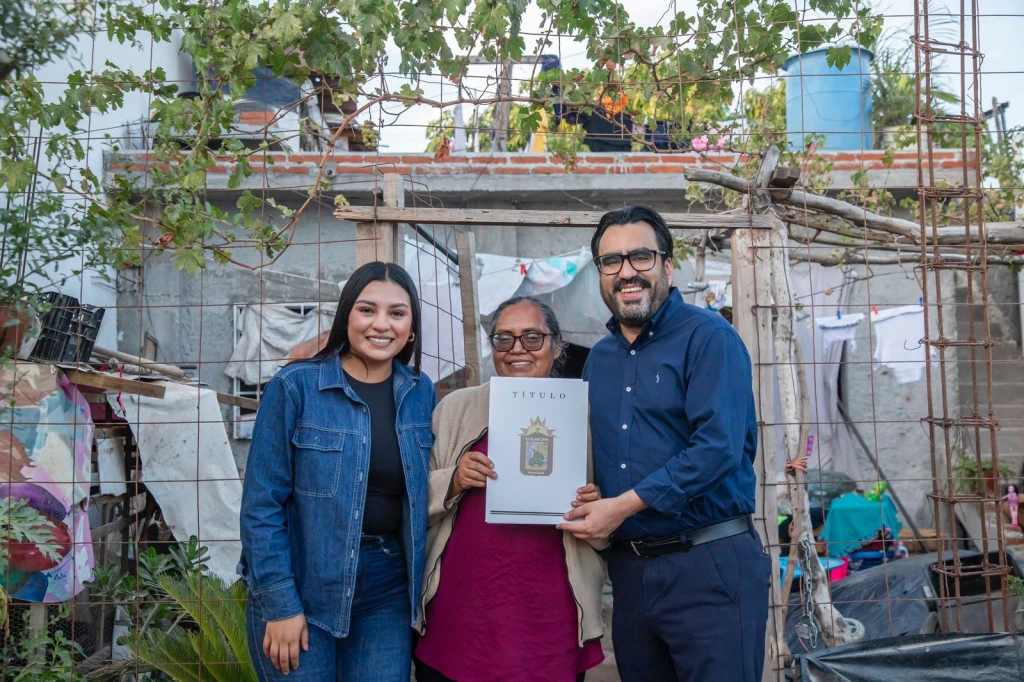 Entrega de títulos de propiedad en Las Coloradas brinda certeza jurídica a familias tras dos décadas de espera