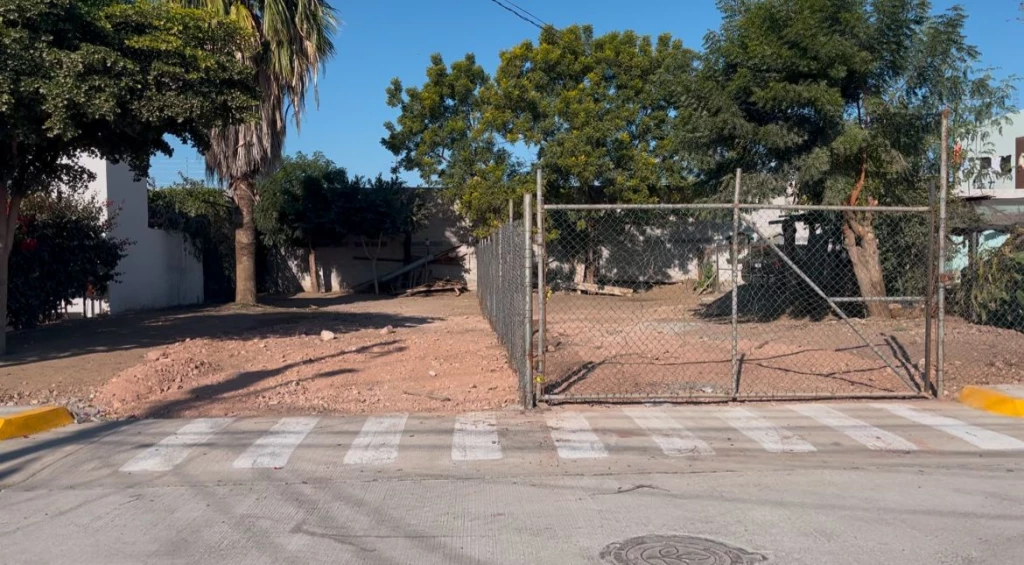 Venden calles, espacios públicos y deportivos en el Campo 1, Ahome