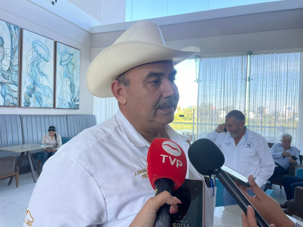 Ganaderos solicitan aumento en el precio de la leche