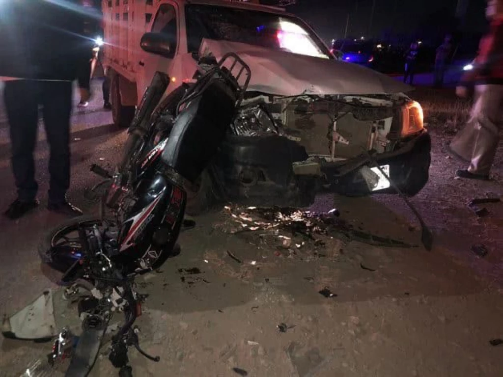 Pareja de motociclistas resulta lesionada tras accidente en el ejido Benito Juárez, Ahome