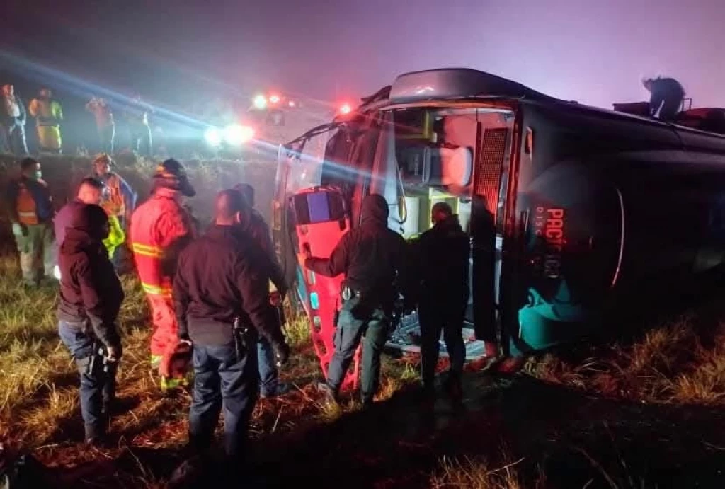 15 personas heridas en accidente carretero en Elota