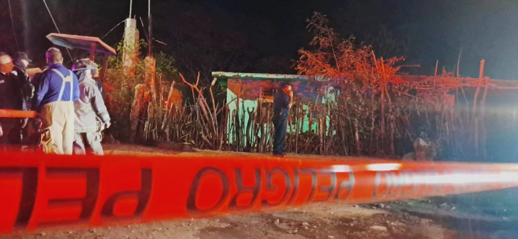 Edgardo muere tras quemarse su casa en el Ejido Bachomobampo 2