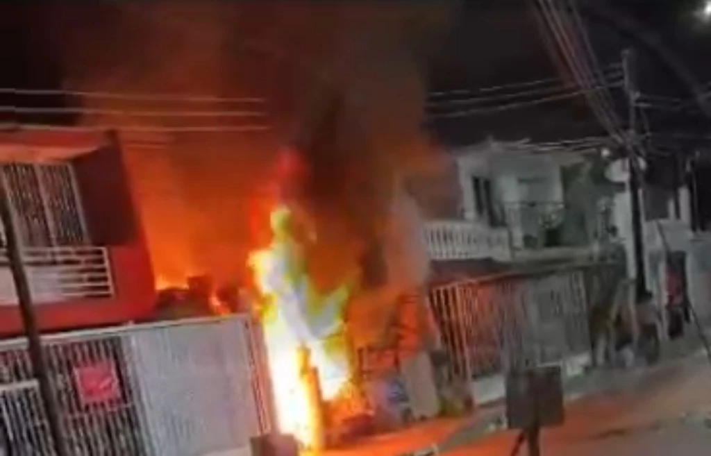 Fuerte incendio en Culiacán moviliza a bomberos