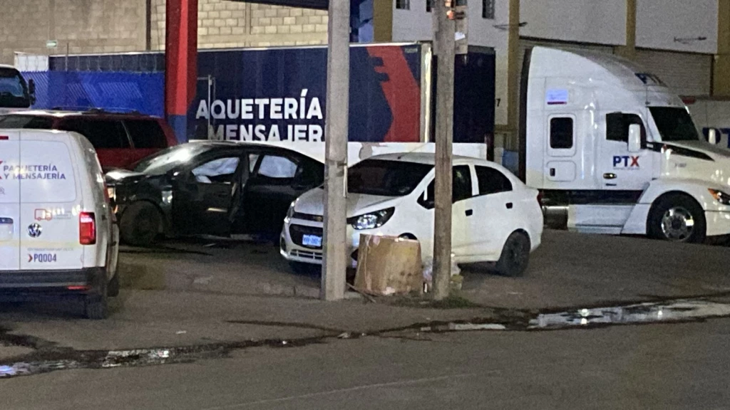 Persecución a balazos deja dos vehículos accidentados y asegurados en Culiacán