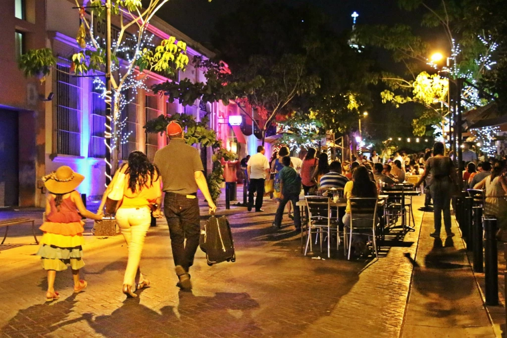 Lanzan la iniciativa "Vamos Pal' Barrio" para revitalizar la vida nocturna del Paseo del Ángel