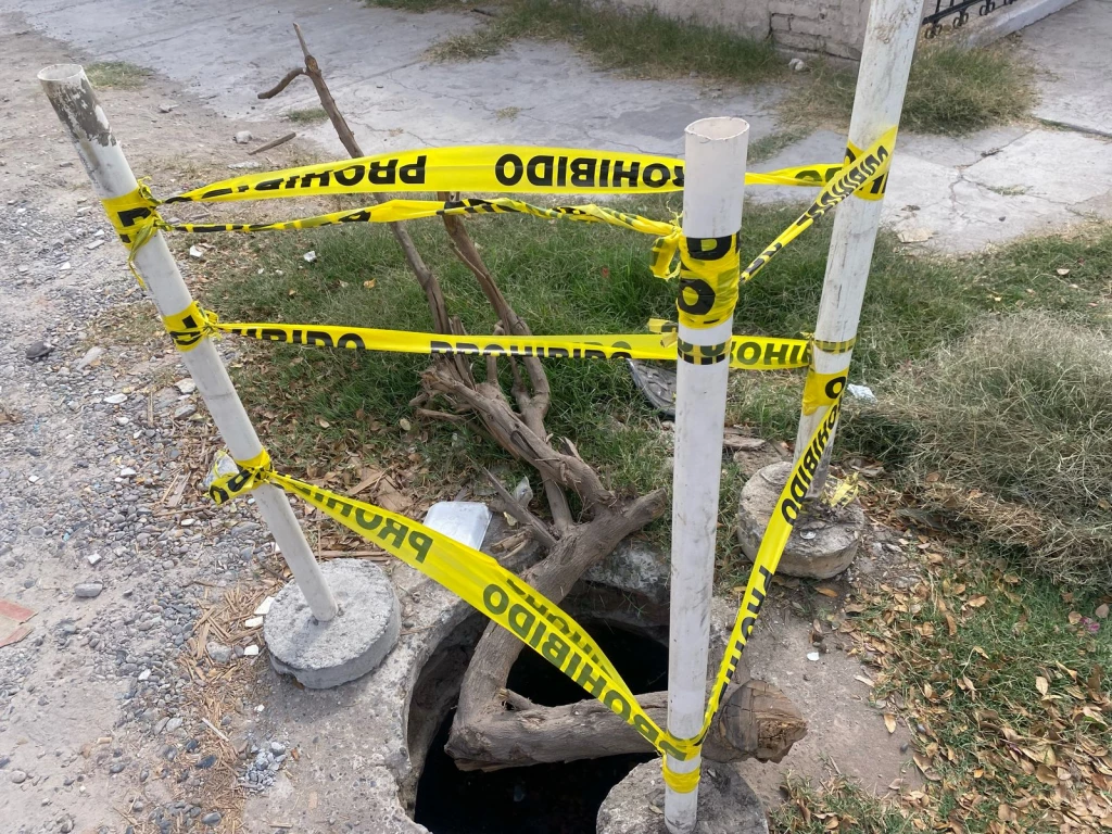  Alcantarilla sin tapa afecta a vecinos del Inf. Macapule en Los Mochis