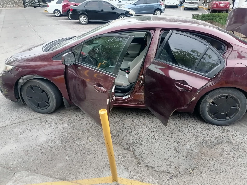 Reportan hallazgo de al menos tres cuerpos dentro de un vehículo en La Lomita, Culiacán