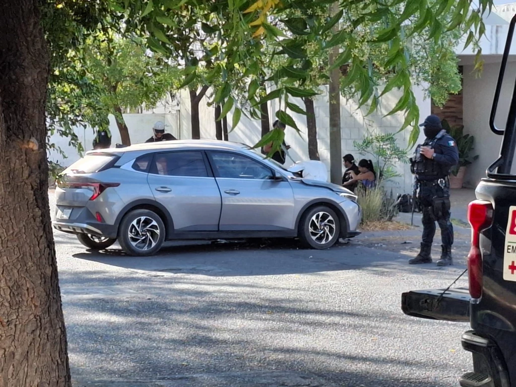 Tras persecución y choque, detiene a un hombre en Culiacán