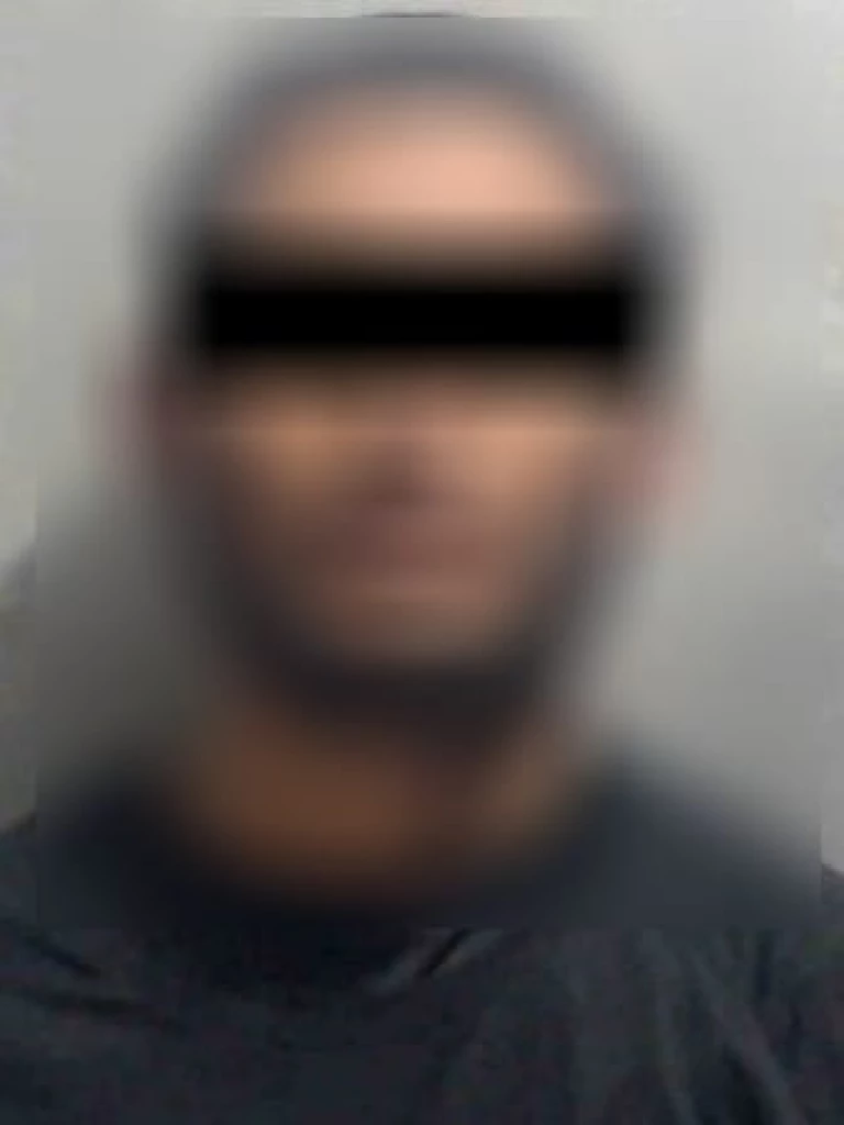Detienen a un hombre que sustraía cableado del alumbrado