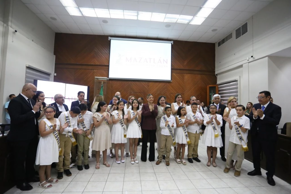 Rinden protesta integrantes del Cabildo Infantil 2025 en Mazatlán