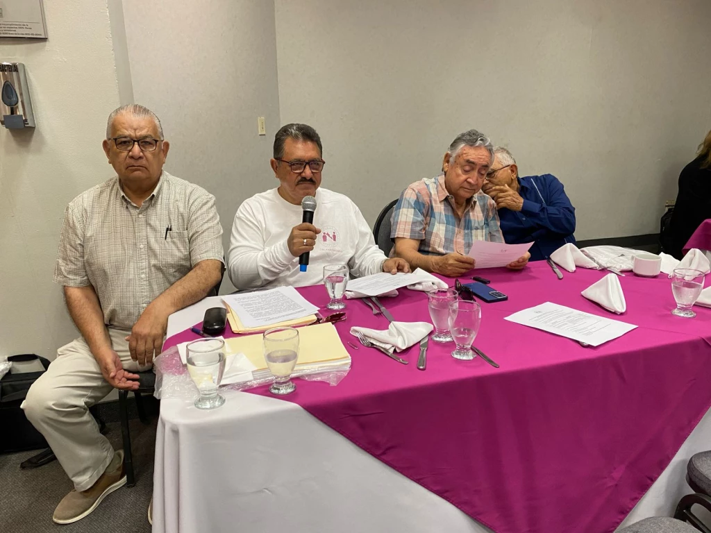 Jubilados de la UAdeO exigen acuerdo para el pago de sus prestaciones