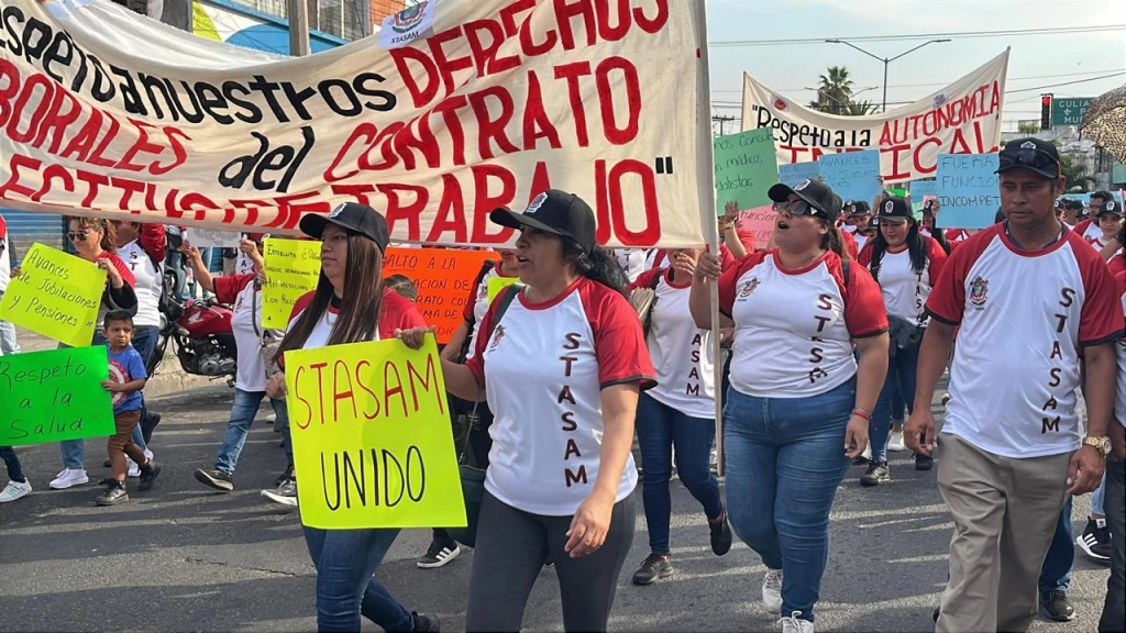 Marchan trabajadores del STASAM por el Día del Trabajo y para expresar inconformidades laborales