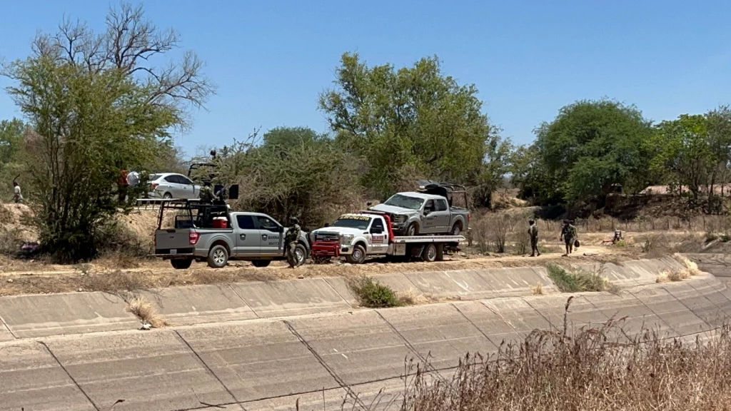 Patrulla de la Marina vuelca tras persecución sobre el canal Humaya en Culiacán