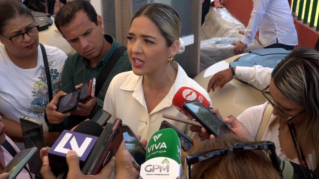 Estrella Palacios señala que actualmente el Hospitalito Municipal tiene medicamentos para seis meses