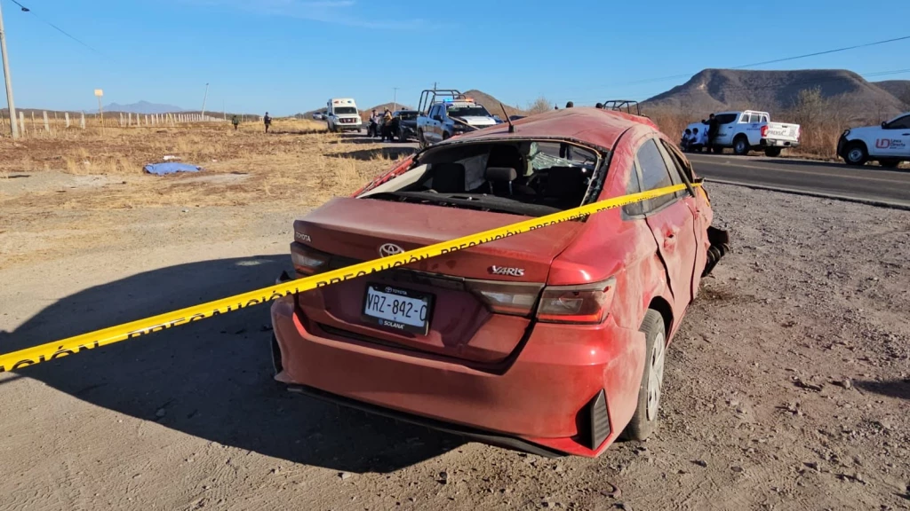 Fallece enfermero en aparatosa volcadura en la México 15 libre, al sur de Culiacán