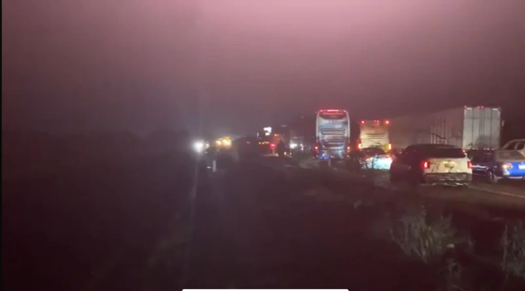 Bloquean carretera Culiacán–Eldorado; autobuses suspenden salidas al sur de Sinaloa