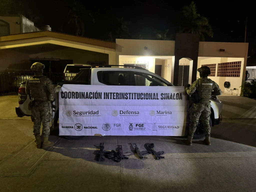 Grupo Interinstitucional asegura camioneta, armamento y municiones en La Arrocera, Ahome