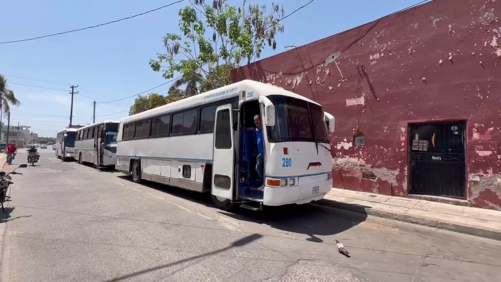 Reducen horarios las rutas de camiones hacia comunidades de Escuinapa