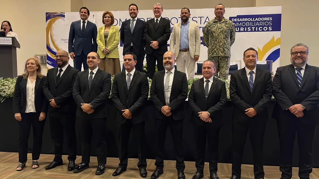 Toma protesta el Consejo Directivo 2025-2027, de la Asociación de Desarrolladores Inmobiliarios Turísticos de Mazatlán