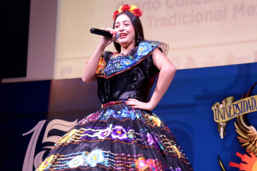 Con alma, voz y tradición, estudiantes hacen vibrar al público en la final del Concurso de Canción Ranchera UAS 2025