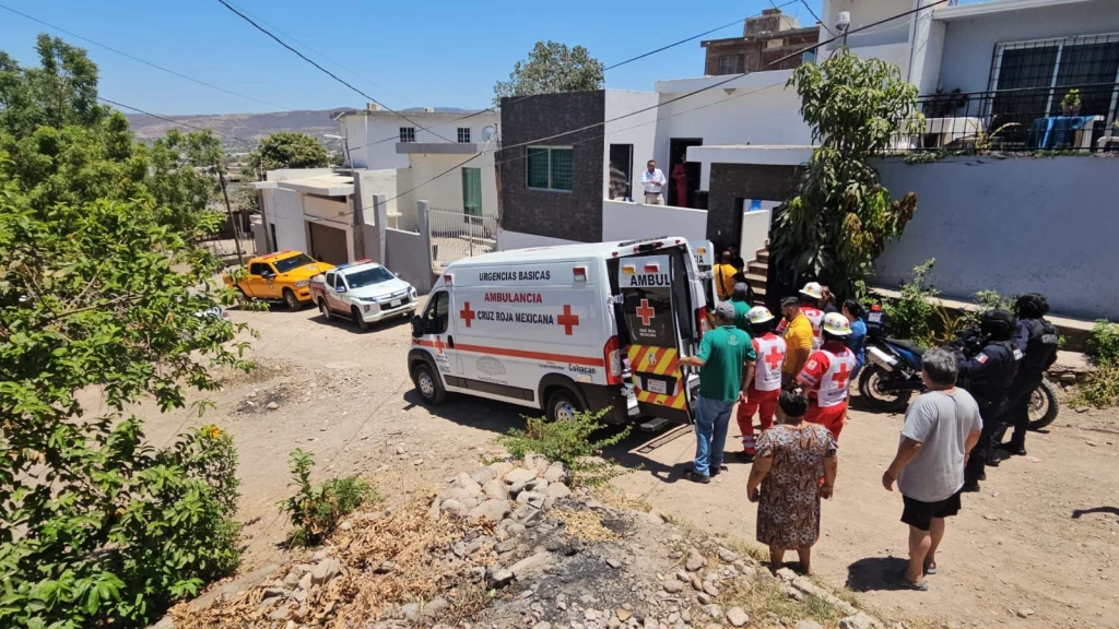 Se desploma techo en vivienda y deja a dos menores lesionadas en Culiacán