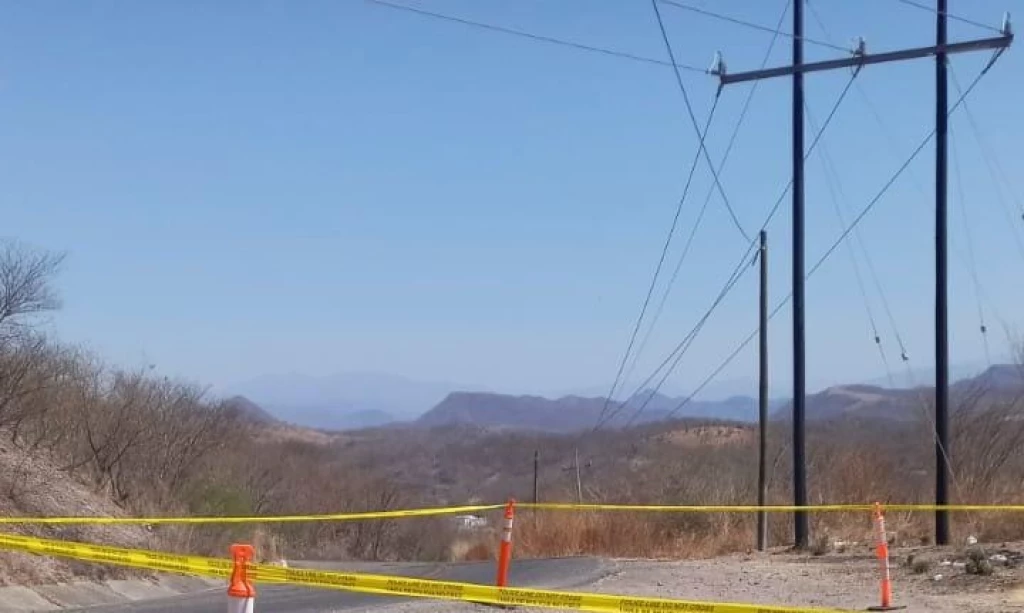 Encuentran a hombre ejecutado y con huellas de tortura en la carretera a Surutato, Badiraguato