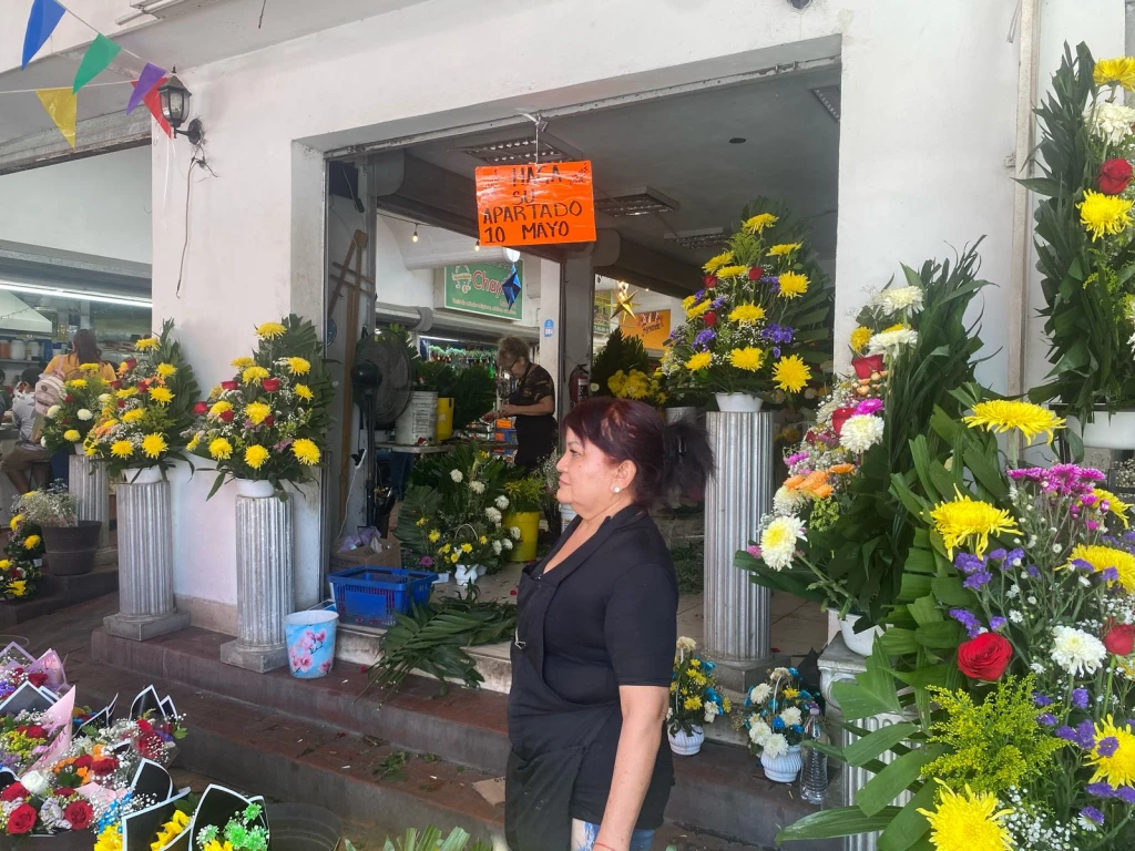 Comerciantes con la esperanza de que mejoren las ventas este 10 de Mayo
