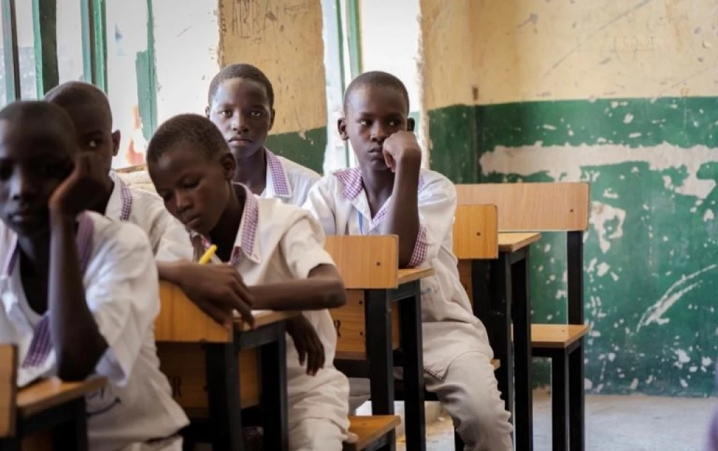 Asesinan a un maestro y secuestran a tres personas en el ataque a una escuela en Nigeria