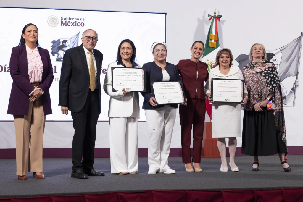 Reconocen la labor de 3 enfermeras