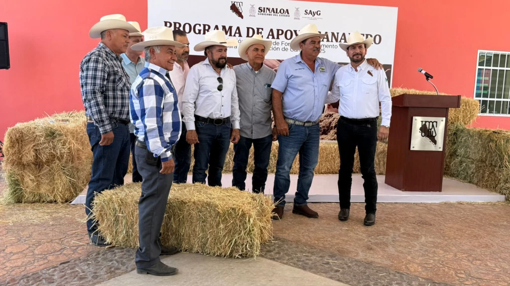 Entregan pacas y suplementos para ganado en Sinaloa