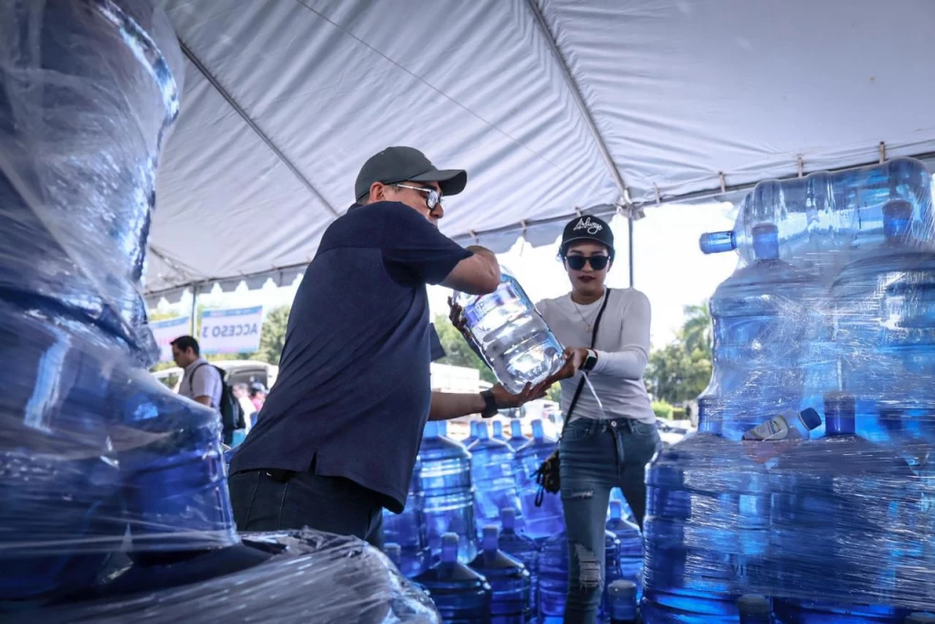 Ayuntamiento y DIF Culiacán se suman al Aquatón 2025 con histórica donación de más de 71 mil litros de agua