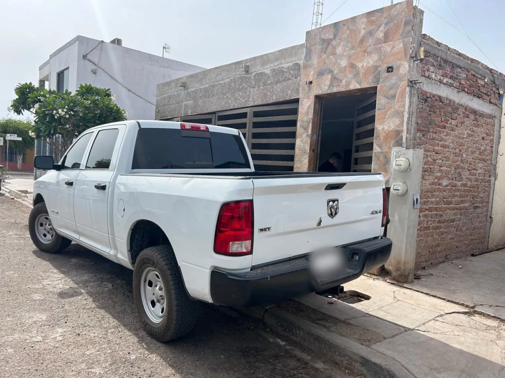 FGJES rescata a tres personas privadas de su libertad, asegura armamento y decomisa droga en Ciudad Obregón