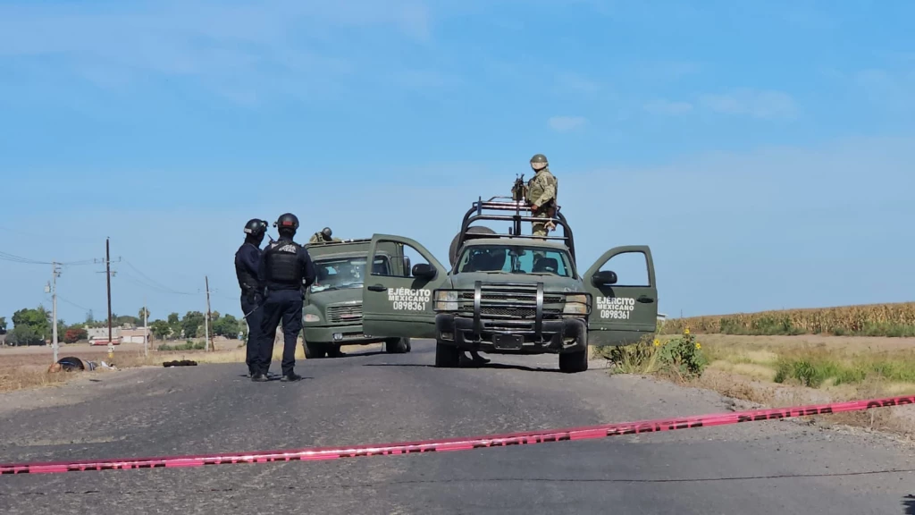 Hallan a hombre asesinado y con huellas de tortura en canal de riego de Villa Juárez en Navolato