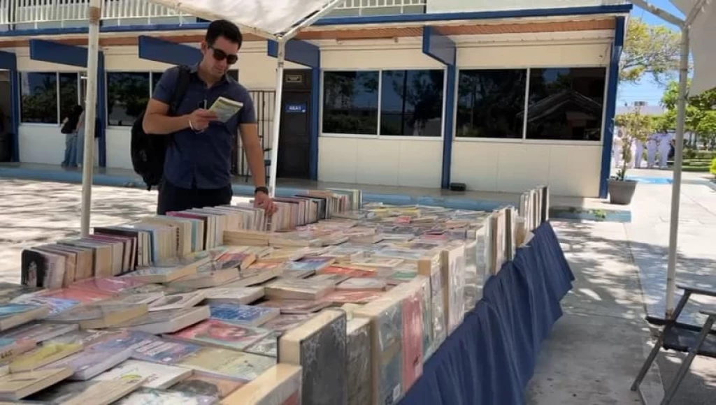 Feria Expo Libros 2025 fortalece el vínculo entre estudiantes y lectura en la Facultad de Derecho UAS Mazatlán
