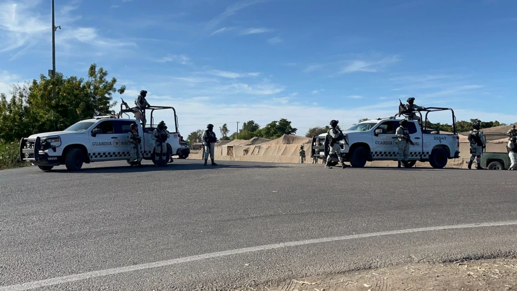 Fallece militar tras enfrentamiento y volcadura en La Palma, Navolato