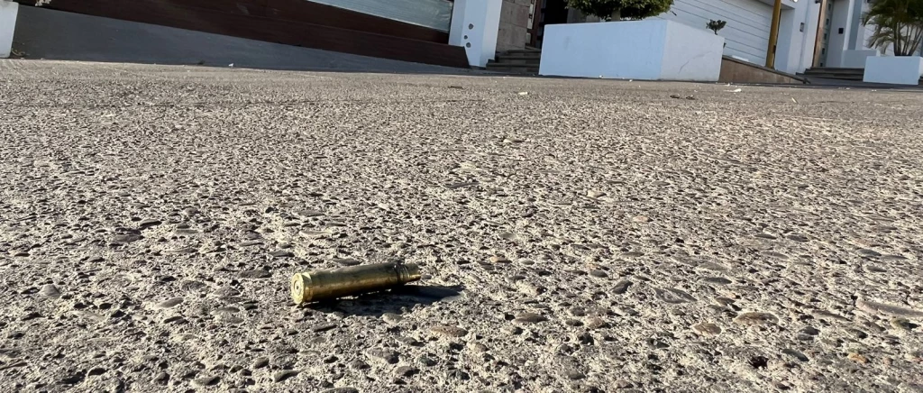 Grupo armado ataca a balazos tres residencias en Colinas de San Miguel