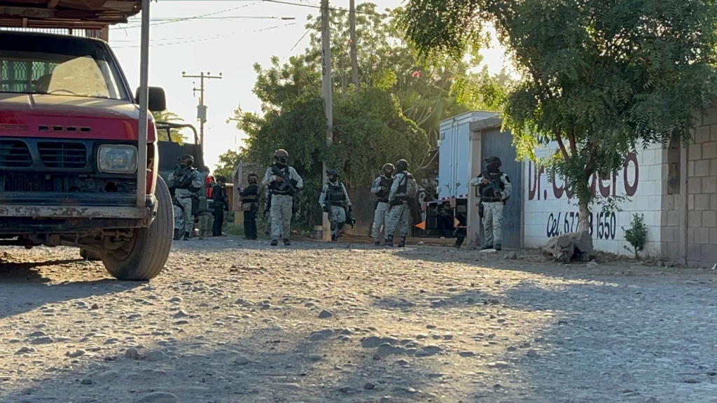 Tras agresión en La Palma, detienen a cinco civiles y aseguran armamento, equipo táctico y un vehículo blindado