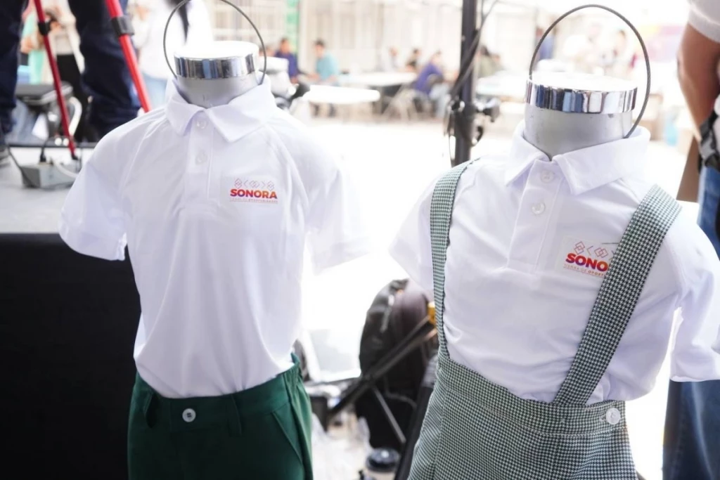 Con entrega de uniformes gratuitos, Gobernador Durazo convierte a Sonora en modelo nacional de educación