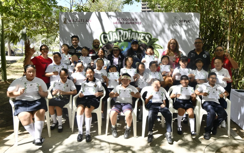 Ecología Municipal celebra el Día Mundial de las Abejas con graduación de 24 “Guardianes del Medio Ambiente”