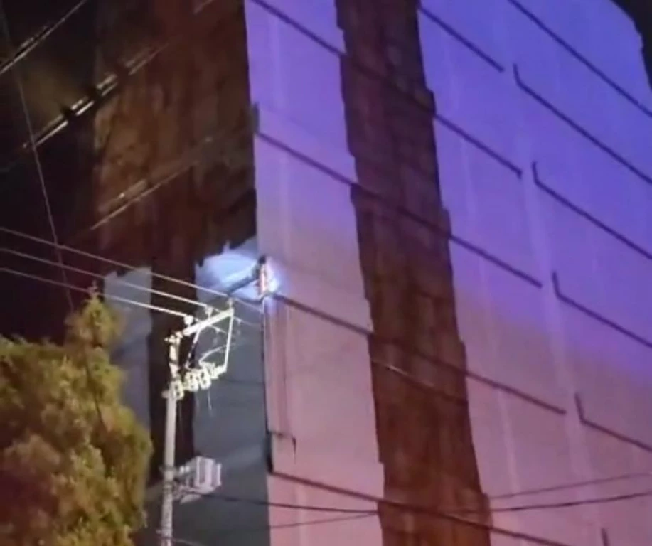 Cortocircuito provocó incendio en edificio de compañía telefónica en Los Mochis